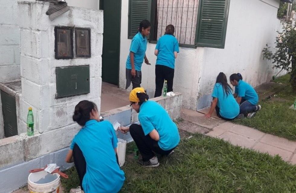 Barrio Panamericano: jóvenes voluntarios mejoraron viviendas de personas mayores