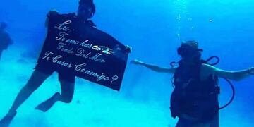 Fabio y Lucía, en el momento en el que le propone casamiento\u002E Foto: El Diario de Villa Carlos Paz