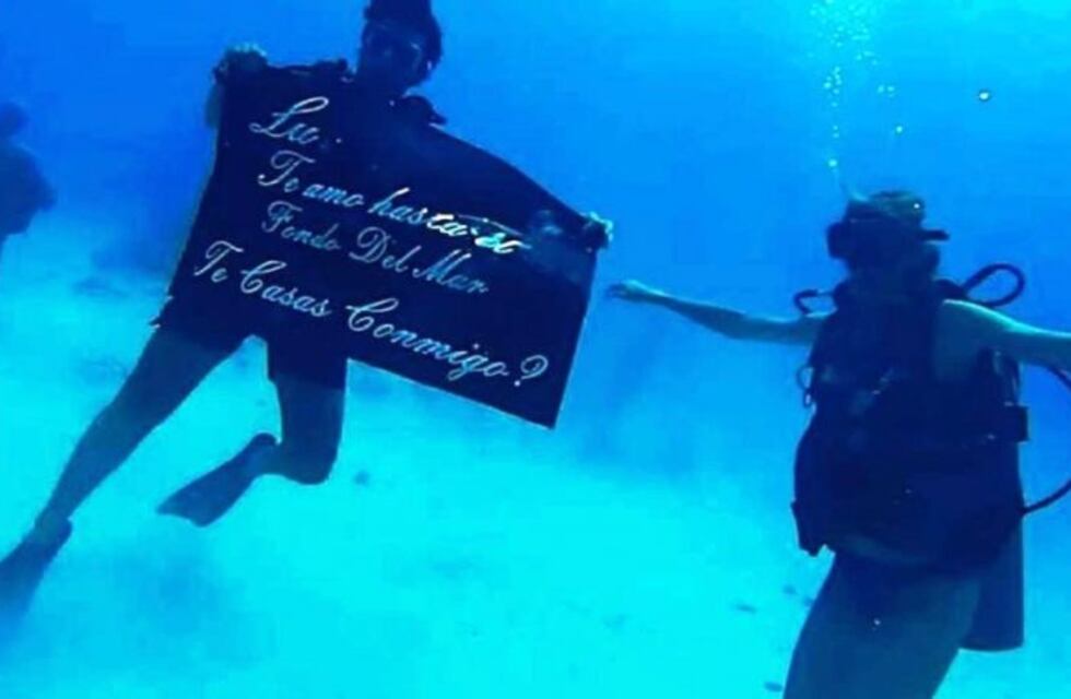 Un cordobés le propuso casamiento cuando buceaban