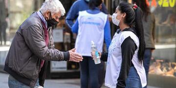 Después de dos días seguidos con más de dos mil casos, este sábado las cifras bajaron\u002E