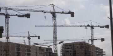 PAL05 HAR HOMA (PALESTINA) 27/12/2016.- Varias construcciones se encuentran en marcha en el asentamiento de Har Homa, en el territorio palestino ocupado de Jerusalu00e9n Este, hoy, 27 de diciembre de 2016. Tras la resoluciu00f3n de condena de las colonias aprobad