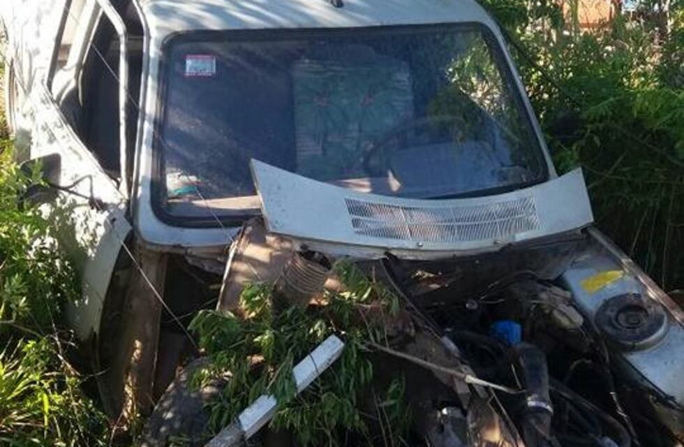 Una mujer a bordo de una camioneta fue atropellada por un tren al cruzar el paso a nivel