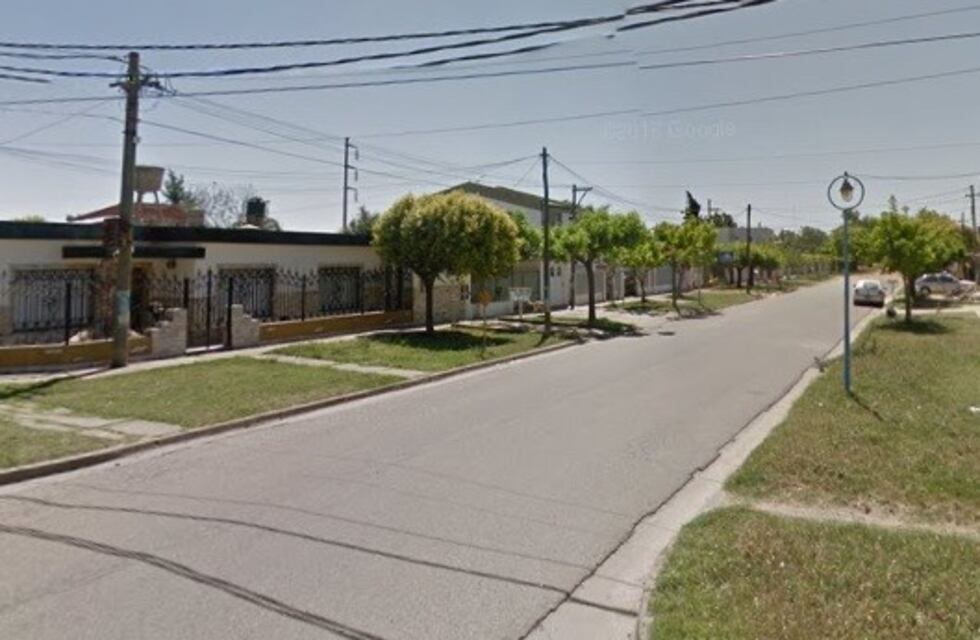 Con una escopeta recortada, motoqueros robaron un supermercado