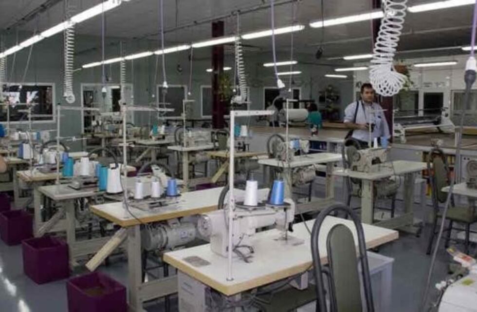 Devoto: fabricarían 150.000 tapabocas por día