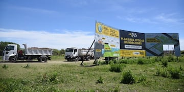 La Municipalidad de La Plata retomó la obra del retén hídrico de 137 y 72, en la localidad de Los Hornos, un reservorio que funcionará de manera permanente como parque recreativo y, cuando las condiciones climáticas lo requieran, como retardador de crecidas (Municipalidad de La Plata)