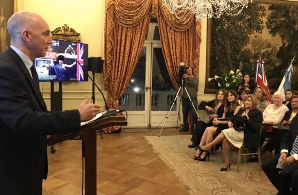 Gran Bretaña "va a colaborar con el nuevo gobierno" argentino a elegirse, dijo el embajador Kent