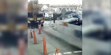 No, estas camionetas no chocaron en el Paseo del Bajo\u002E Reverso