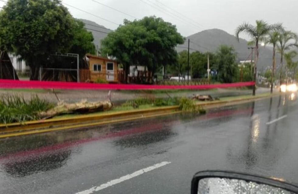 Rutas peligrosas: nuevo choque sobre una transitada avenida de Carlos Paz