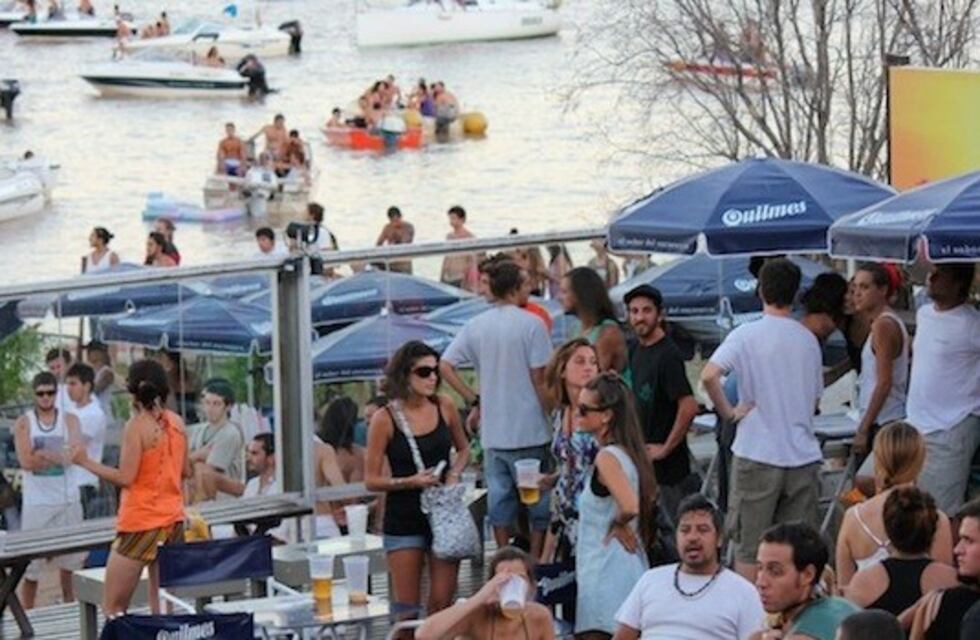 Los empleados de los bares suspendidos temen por su futuro laboral