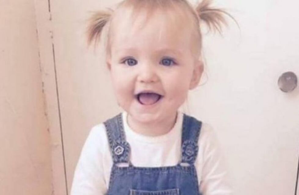 Mantuvieron a su bebé atada boca abajo en una cama hasta que murió