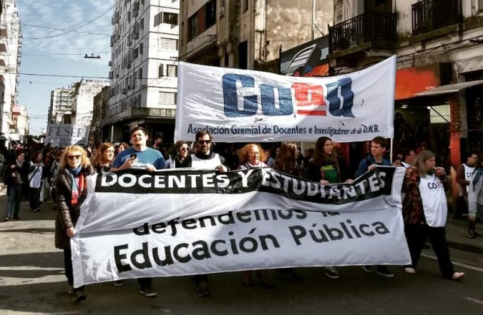 Docentes de la UNR harán un apagón virtual este viernes