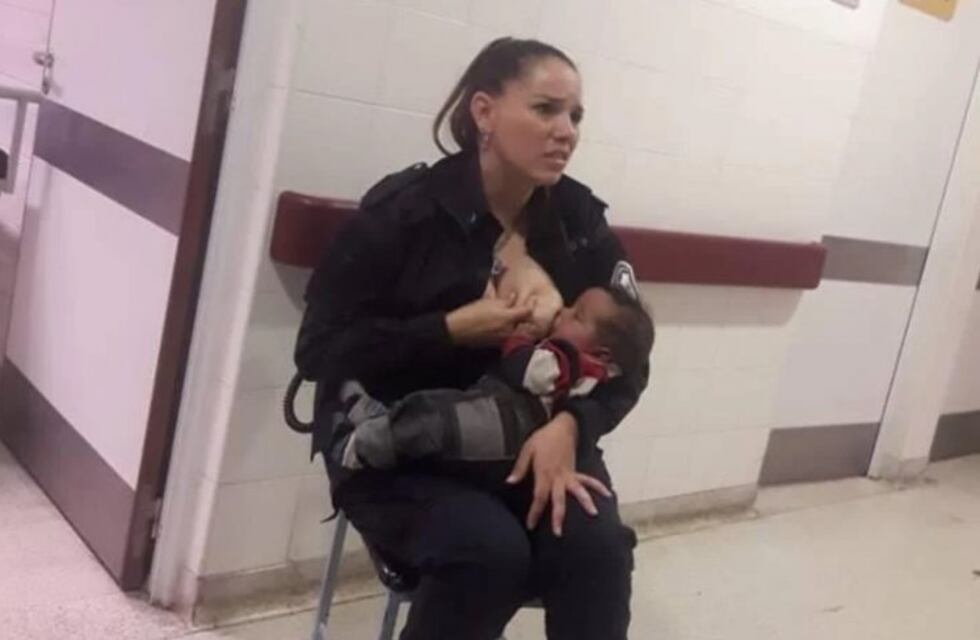El fuerte relato de la policía que amamantó a un bebé en un hospital