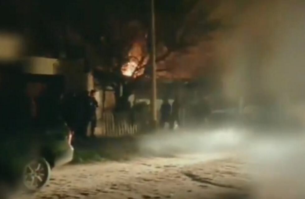 Un hombre perdió la vida cuando se incendiaba su casa