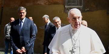 Pope Francis talks to the media as he leaves the Santo Spirito in Sassia church in Rome after he celebrated the Feast of Divine Mercy mass behind closed doors on April 19, 2020 during the country's lockdown aimed at stopping the spread of the COVID-19 (new coronavirus) pandemic\u002E (Photo by Alberto PIZZOLI / AFP)