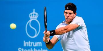 Argentina's Juan Martin Del Potro returns the ball to Spain's Fernando Verdasco during the semi final match of the ATP Stockholm Open tennis tournament in Stockholm on October 21, 2017\u002E / AFP PHOTO / Jonathan NACKSTRAND
