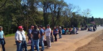 Tareferos cortan las Rutas 12 y 14 en Misiones\u002E (Foto: Twitter)