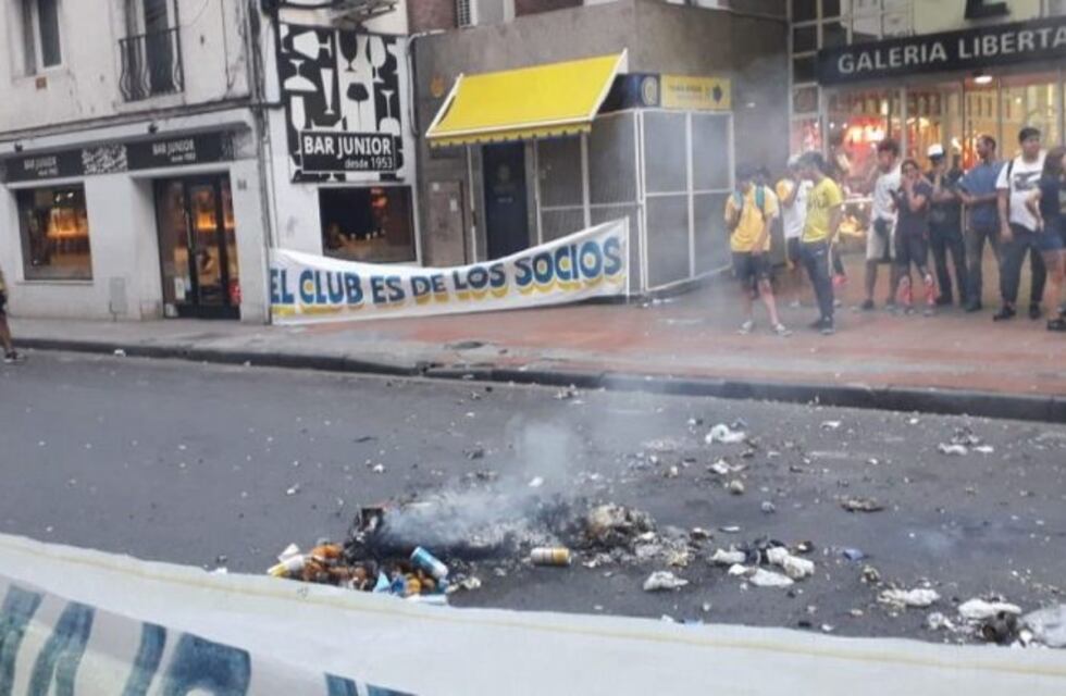 Fuerte protesta de hinchas canallas frente a la sede céntrica de Central