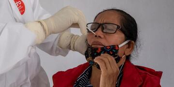 Habrá hisopados para los trabajadores de la salud en Rosario\u002E (Archivo/EFE)