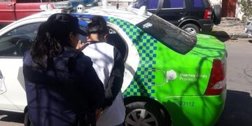 Pidió pasar al baño y se robó mil pesos de una panadería