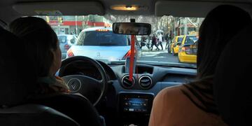 Uber y Cabify podrán circular con autos más antiguos en Mendoza.