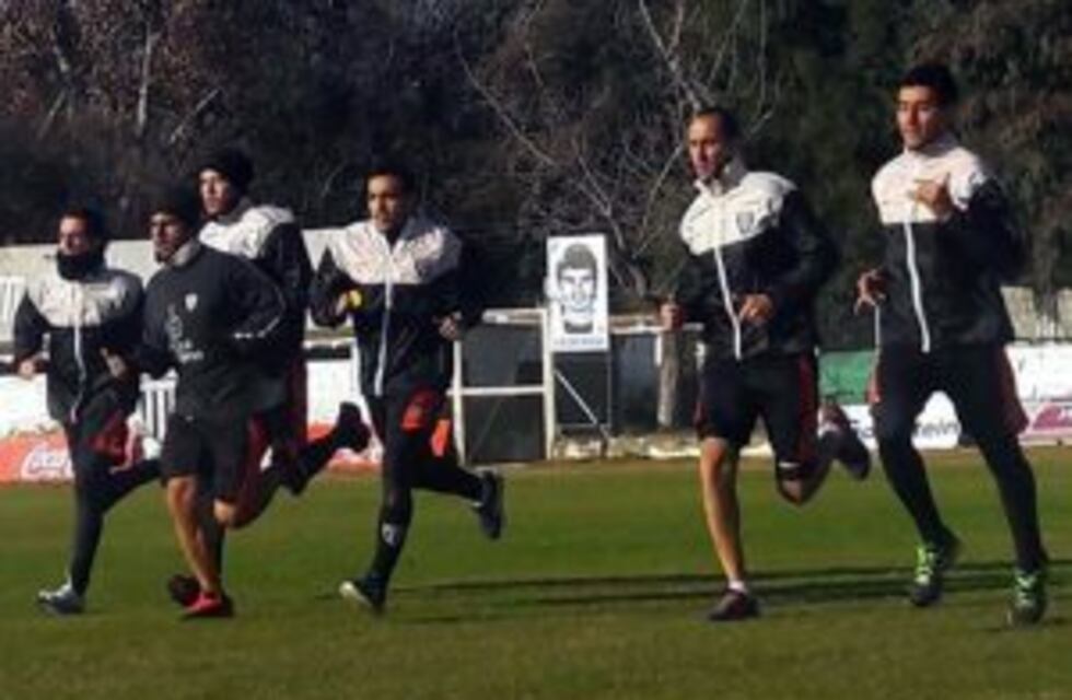 Gimnasia sigue entrenando a pesar de los paros en el fútbol