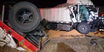 Choque entre camiones\u002E