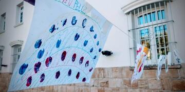 Taller de arte para niños (Foto tomada del Facebook de Natalia Grillo)