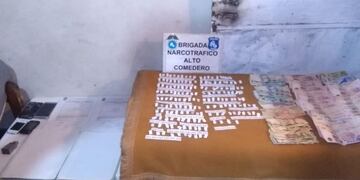 Secuestraron drogas, dinero y arrestaron a dos mujeres en allanamientos en Alto Comedero