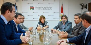 La ministra de la Producción Alicia Ciciliani encabezó el encuentro con la patronal\u002E (@gobsantafe)