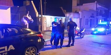 La Policía llegó rápido al lugar para detener al presunto autor del crimen\u002E (Santa Fe Actual)