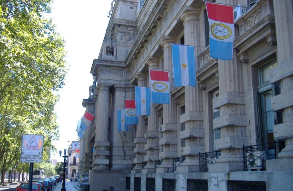 Policía que presta servicio en sede de Gobernación fue detenido por robarle a una mujer