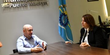 Gustavo Sastre con Mónica Fein (Foto: Municipalidad de Puerto Madryn)\u002E