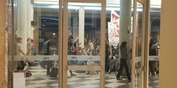 Tomaron el Pabellón Argentina\u002E