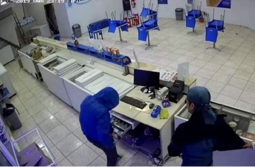 Video impactante: entraron a robar con un hacha