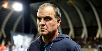 Marcelo Bielsa parece tener los días contados como DT del Lille francés\u002E / AFP PHOTO / FRANCOIS LO PRESTI