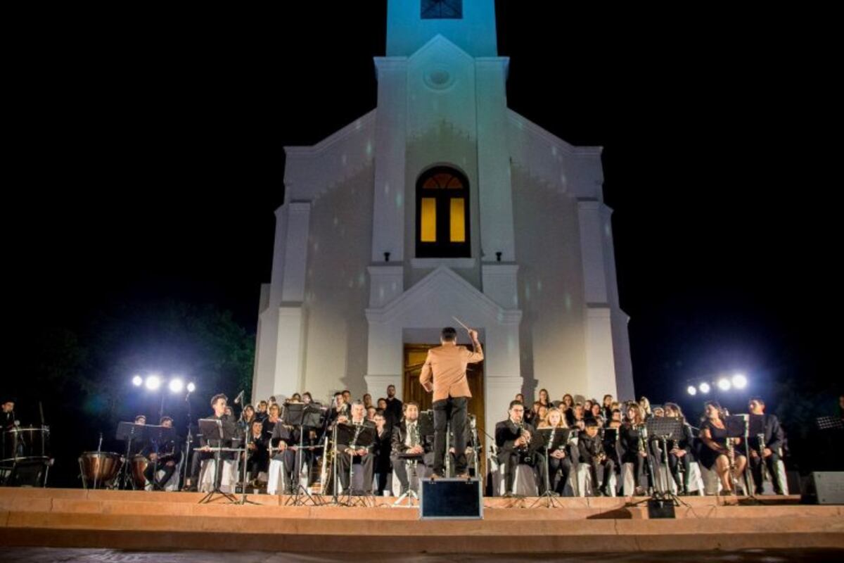 Arroyito festejó sus 240 años en la explanada de la Iglesia San Cayetano
