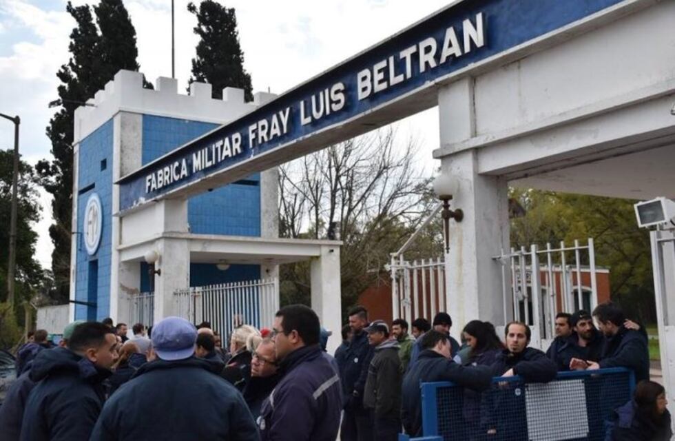 Advierten que habrá más despidos en la Fábrica Militar Fray Luis Beltrán
