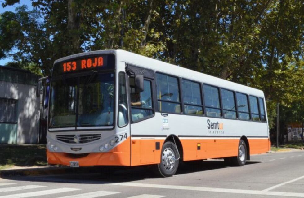Detuvieron a un automovilista que intentó atacar con un matafuegos a un colectivero
