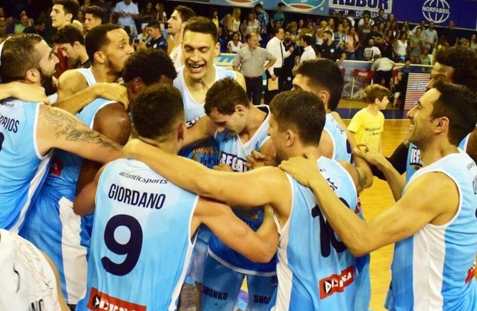 Súper 20: Regatas derrotó a San Martín y se quedó con el clásico del básquet correntino