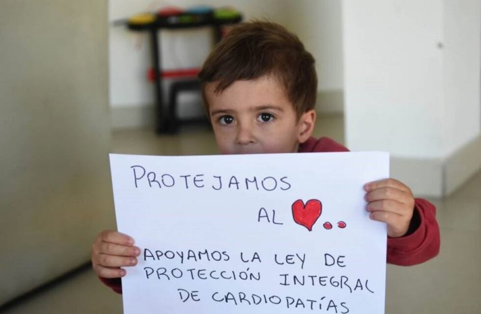 Juan Simón, de 3 años, pide por su corazón