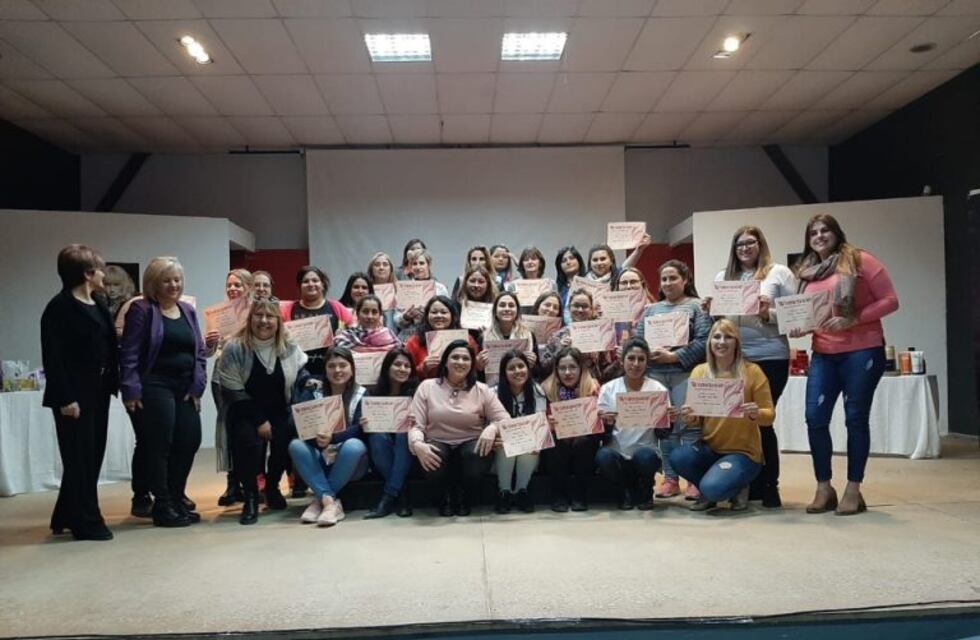 Se realizó un workshop en capacitación de Peinados en Arroyito