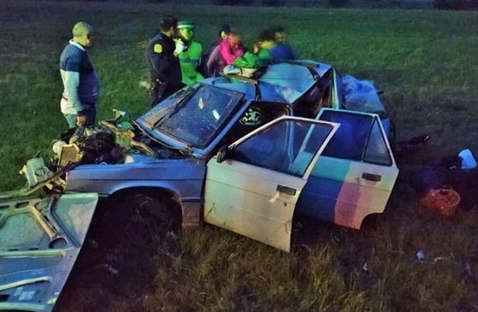 Autovía Nº14: Un micro chocó de frente contra dos autos