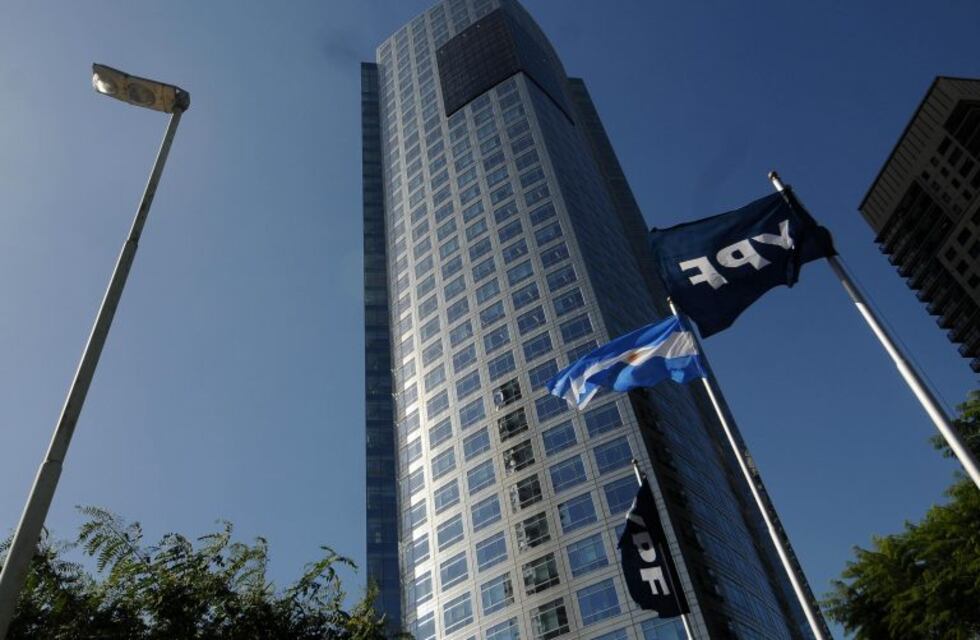 YPF realizó una nueva propuesta para la refinanciación de su deuda: 6.600 millones de dólares
