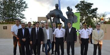Tafí Viejo: inauguraron una plaza en memoria de los policías caídos\u002E (Gobierno de Tucumán)