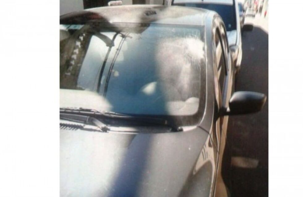 Vecina denunció que le apedrearon el auto a metros de un boliche céntrico