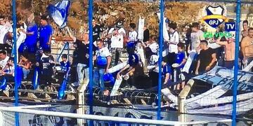 Los hinchas del Albo le hicieron el aguante en Morteros\u002E