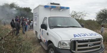 La Policía se hizo presente en el lugar del accidente y busca establecer la identidad de la persona fallecida\u002E
