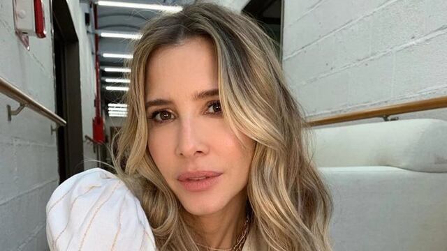 La foto retro de Guillermina Valdes: con peluca morocha y en corpiño