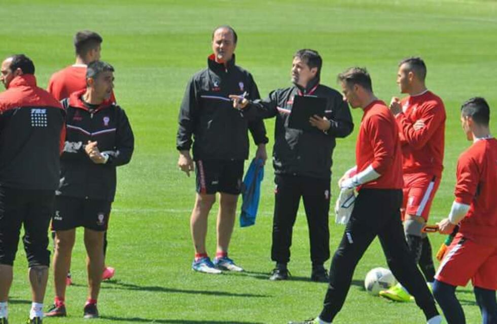 Caruso Lombardi regresó de Tucumán en un auto y con dos hinchas