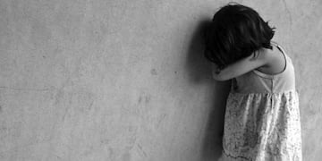 Detuvieron a una madrastra por matar a golpes a una niña de 5 años por no avisar para ir al baño